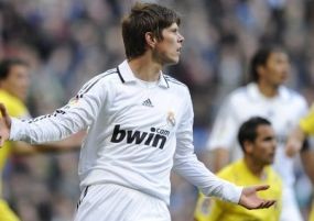 Real Madrid Ngotot Soal Huntelaar & Diarra 