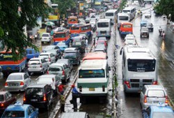 Angin di Jakarta Diprediksi Tak Sekencang Hari Minggu 