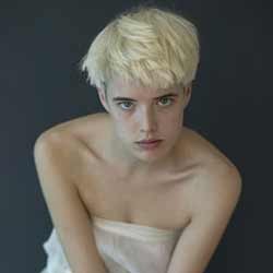 Agyness Deyn Selebriti Paling Menyebalkan