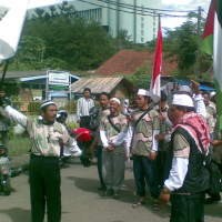 Relawan FPI Bandung Longmarch Menuju Tempat Latihan