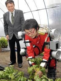 Pakaian Robot Bantu Petani Panen 