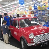 Mini Cooper Mejeng di Mal