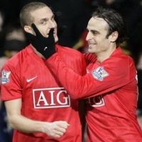 Berbatov Tambah Derita Chelsea