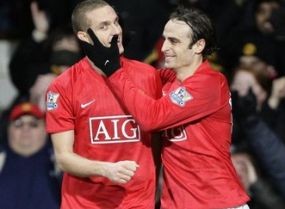 Berbatov Tambah Derita Chelsea