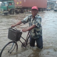 Tergenang Air 30 Cm, Lalu Lintas Yos Sudarso Tersendat