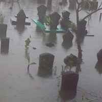 Hujan Terus-menerus, Kuburan di Semarang Banjir