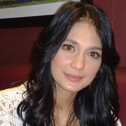 Luna Maya Jadi Janda Kembang