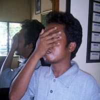 Nyaru Pembeli Nasi Bungkus, Eh Ngembat Ponsel