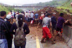 Jasa Marga Targetkan Pengerukan Urugan Tanah Selesai Malam Ini