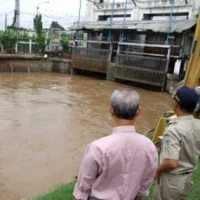 Air di Pintu Manggarai Makin Tinggi, Sentuh 870 Cm