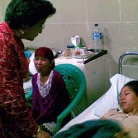 Meuthia Hatta Kunjungi TKW Korban Penyiksaan