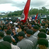 Mahasiswa Madura Tuntut Tarif Kapal Diturunkan