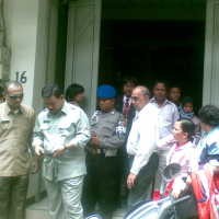 Perampok Kuntit Pegawai Toko Sejak di Bank