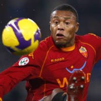 Dua Gol Baptista Menangkan Roma