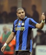 Dibidik Spurs, Adriano Tetap di Inter