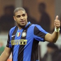 Dibidik Spurs, Adriano Tetap di Inter