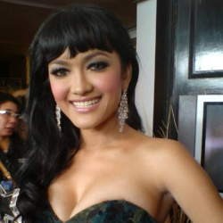 Foto Cium Perempuan Beredar, Julia Perez No Comment
