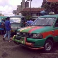 Penumpang Angkot di Bandung Inisiatif Turunkan Tarif