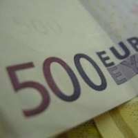 Bunga ECB Turun, Euro Melemah