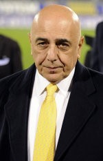 Diancam, Galliani Dapat Kawalan Bersenjata