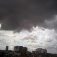 Wah..Malam Minggu Diperkirakan Hujan di Surabaya