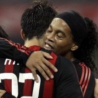 Dinho Pada Kaka: Jangan Tinggalkan Kami 