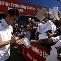 Milanisti Gelar Demo Tolak Penjualan Kaka