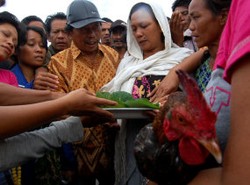 1 Jenazah Korban Tragedi KM Teratai Prima Diambil Keluarganya 