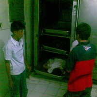 Debi, Wanita Supel yang Jago Bahasa Inggris