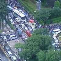 Banyak Mobil Parkir di Jalan, Jl Boulevard Kelapa Gading Macet