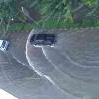 Banjir, Penghuni Wisma Gading Permai Tak Bisa Mengantor