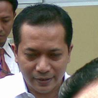 Saksi: Ferry Juliantono Tantang Turunkan Foto SBY-JK