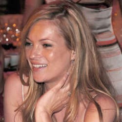 Ultah ke-35, Kate Moss Bikin Tetangga Marah