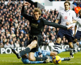 Spurs Ditahan Portsmouth 