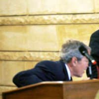 Pelempar Sepatu ke Wajah Bush Minta Suaka ke Swiss 