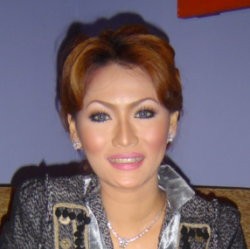 Inul Daratista Kasihan dengan Calon Bayi