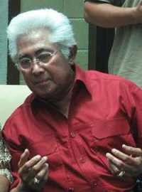 Adnan Buyung Ancam Bawa Dada ke Pengadilan