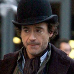 Robert Downey Jr. Menderita Bersepatu Hak di Sherlock Holmes