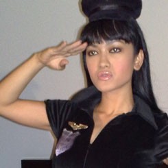 Julia Perez: Kalau Mau Cari Sensasi,Tinggal  Telanjang Saja!