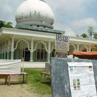 3 TPS Disatukan di Halaman Masjid, Warga Lapor Panwas