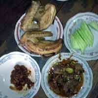 Ayam Goreng Berlauk Nasi, Rasanya Ngampleng