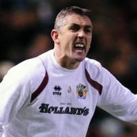 Burnley Ingin Guncang Turf Moor