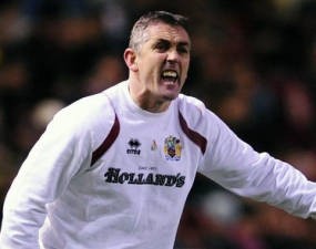 Burnley Ingin Guncang Turf Moor