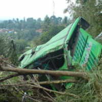 Minibus Masuk Jurang, 1 Orang Tewas