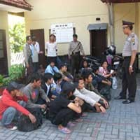 Tak Ada Identitas, Belasan Orang Diamankan Polisi