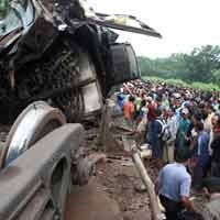 Masinis Terjepit Dua Loko Selamat