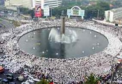 Ribuan Pendemo Anti-Israel ke Istana, Lalulintas MH Thamrin Lumpuh