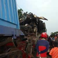 Setelah 2 Jam, Korban Terjepit Berhasil Dievakuasi