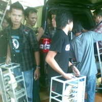 Polisi Gerebek Pabrik VCD Bajakan