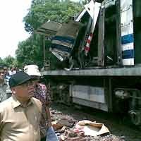 Menhub Akan Beri Sanksi Penyebab Kecelakaan